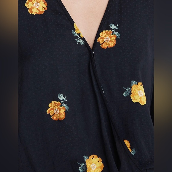 Madewell Bubble-sleeve wrap top in floating florets - Picture 5 of 9